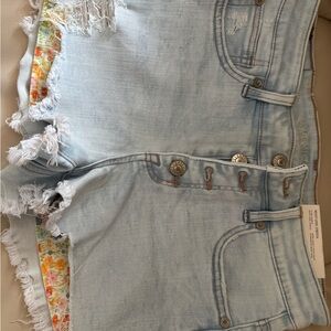 Light Wash Denim Frayed Women’s Shorts - American Eagle Outfitters